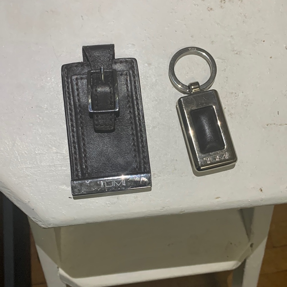 (2) TUMI matching accents/accessories